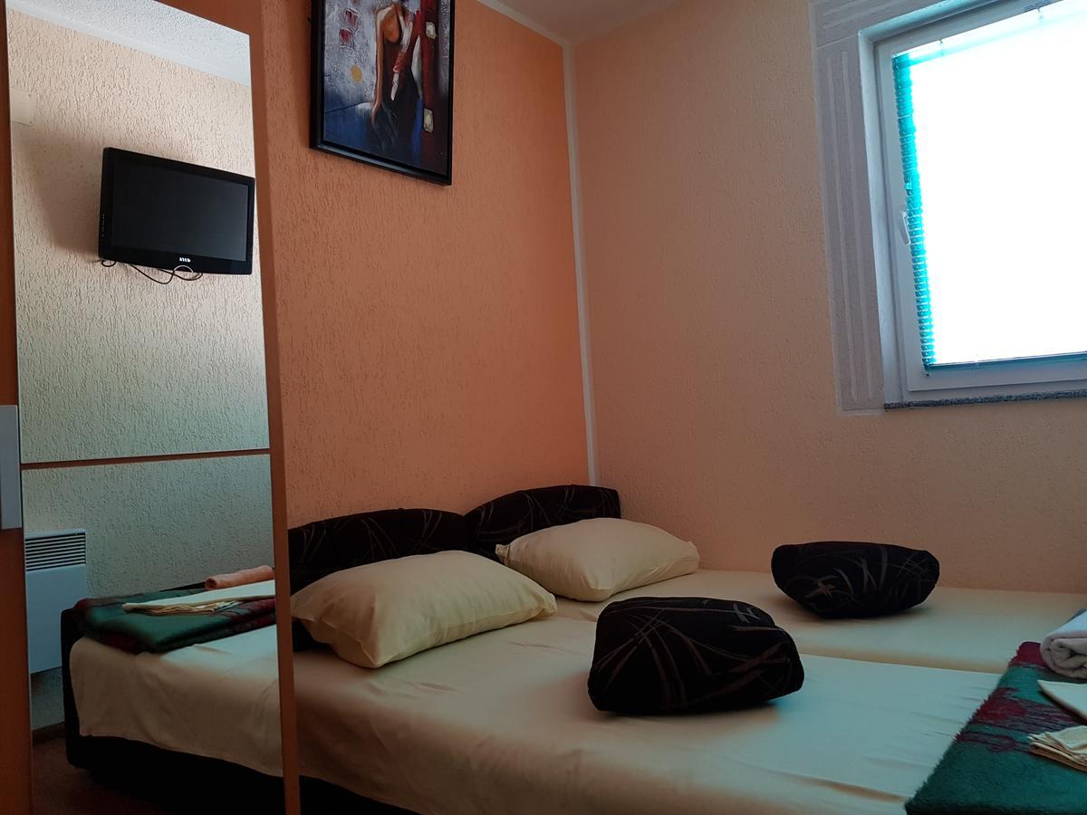 Pansion Baša Hotel Ustikolina Bagian luar foto