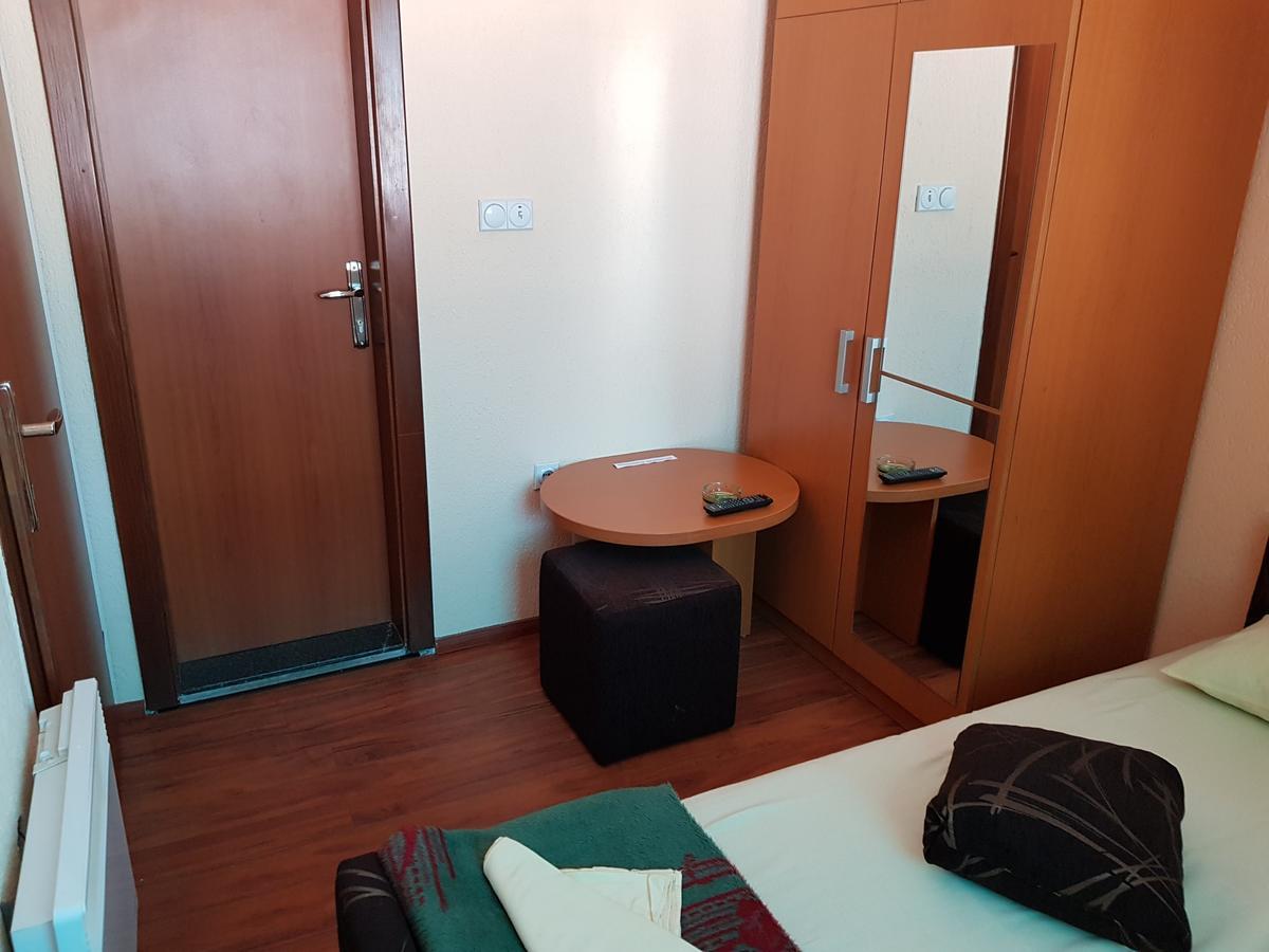 Pansion Baša Hotel Ustikolina Bagian luar foto