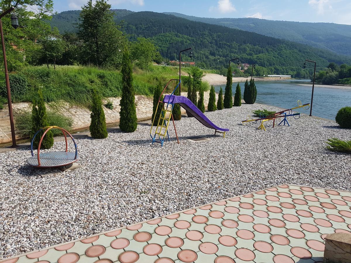 Pansion Baša Hotel Ustikolina Bagian luar foto