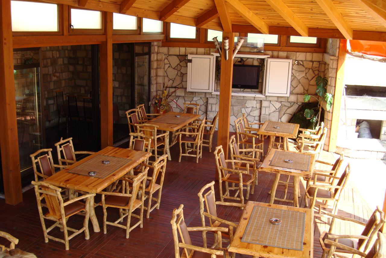 Pansion Baša Hotel Ustikolina Bagian luar foto