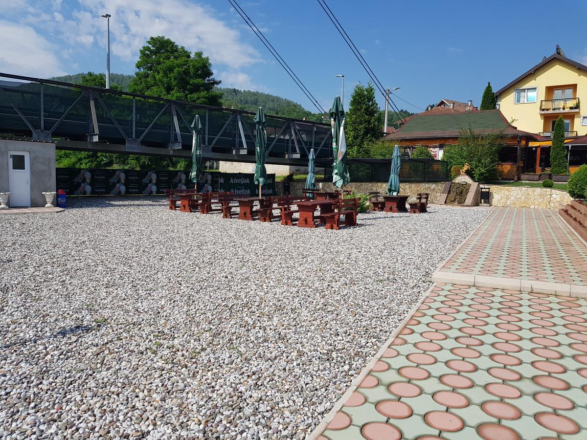 Pansion Baša Hotel Ustikolina Bagian luar foto